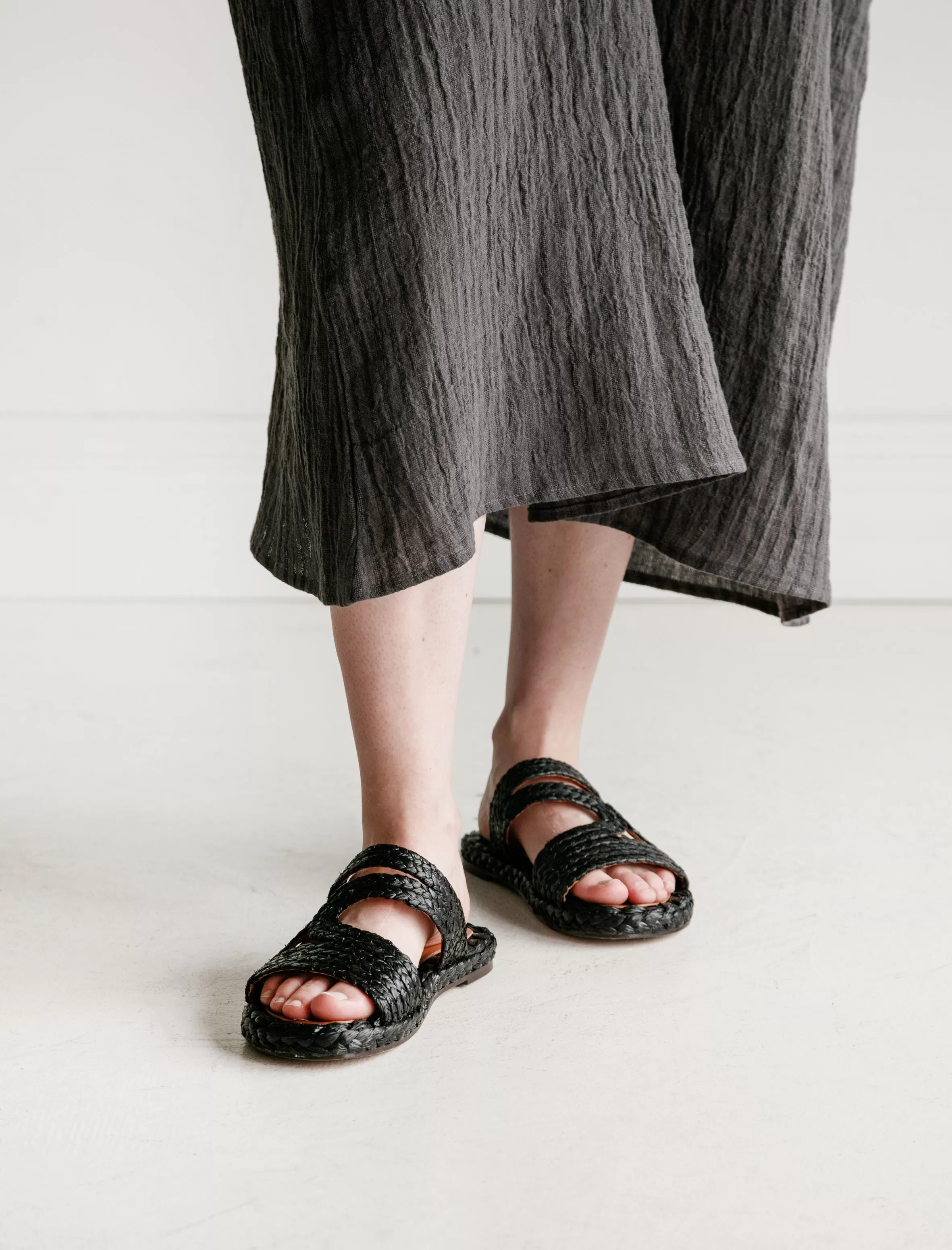 Aura Raffia Sandal Black