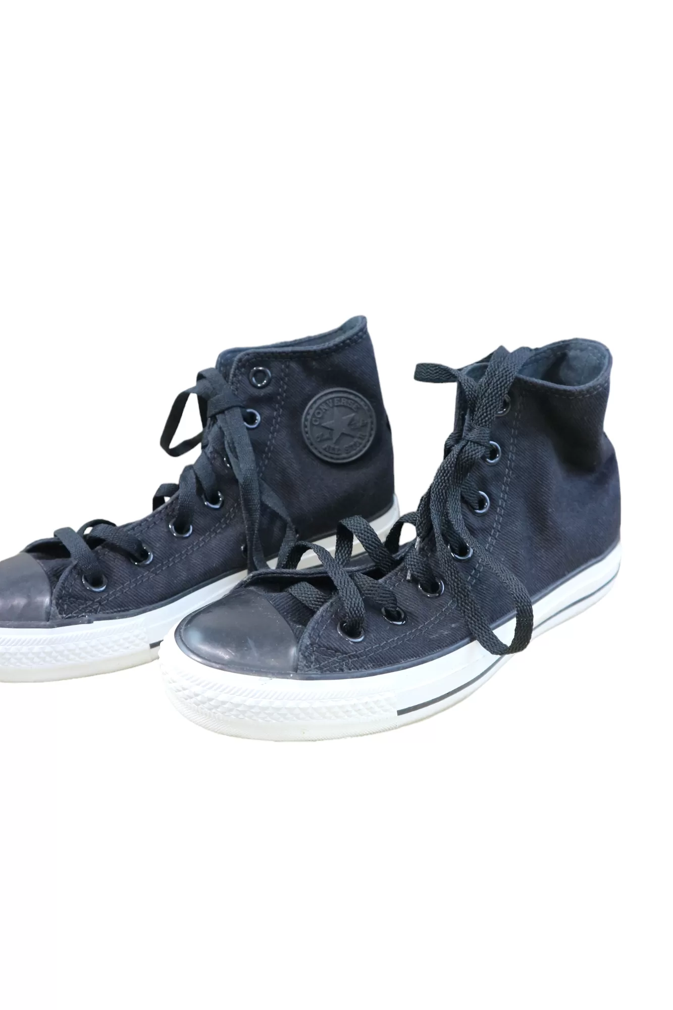 Converse Shoes, 4 youth