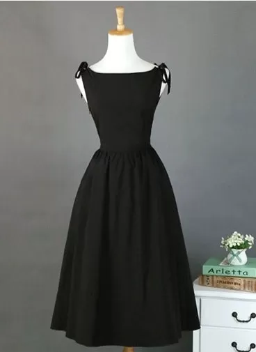 Hepburne’s black midi dress