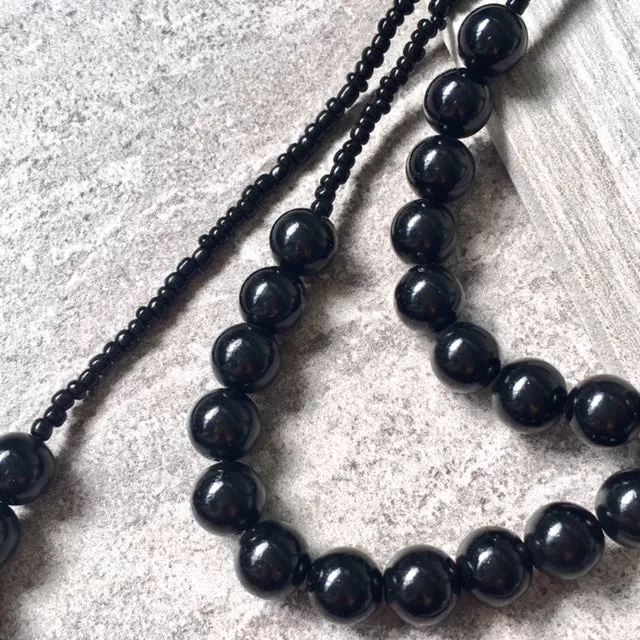 LONG BEADED PEARL CORSAGE MULTI-LAYER NECKLACE - BLACK