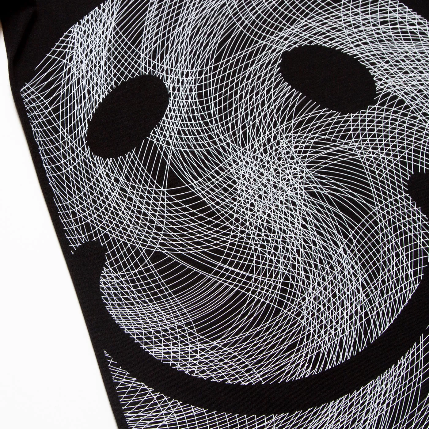 Side Smiley Lines - Tshirt - Black