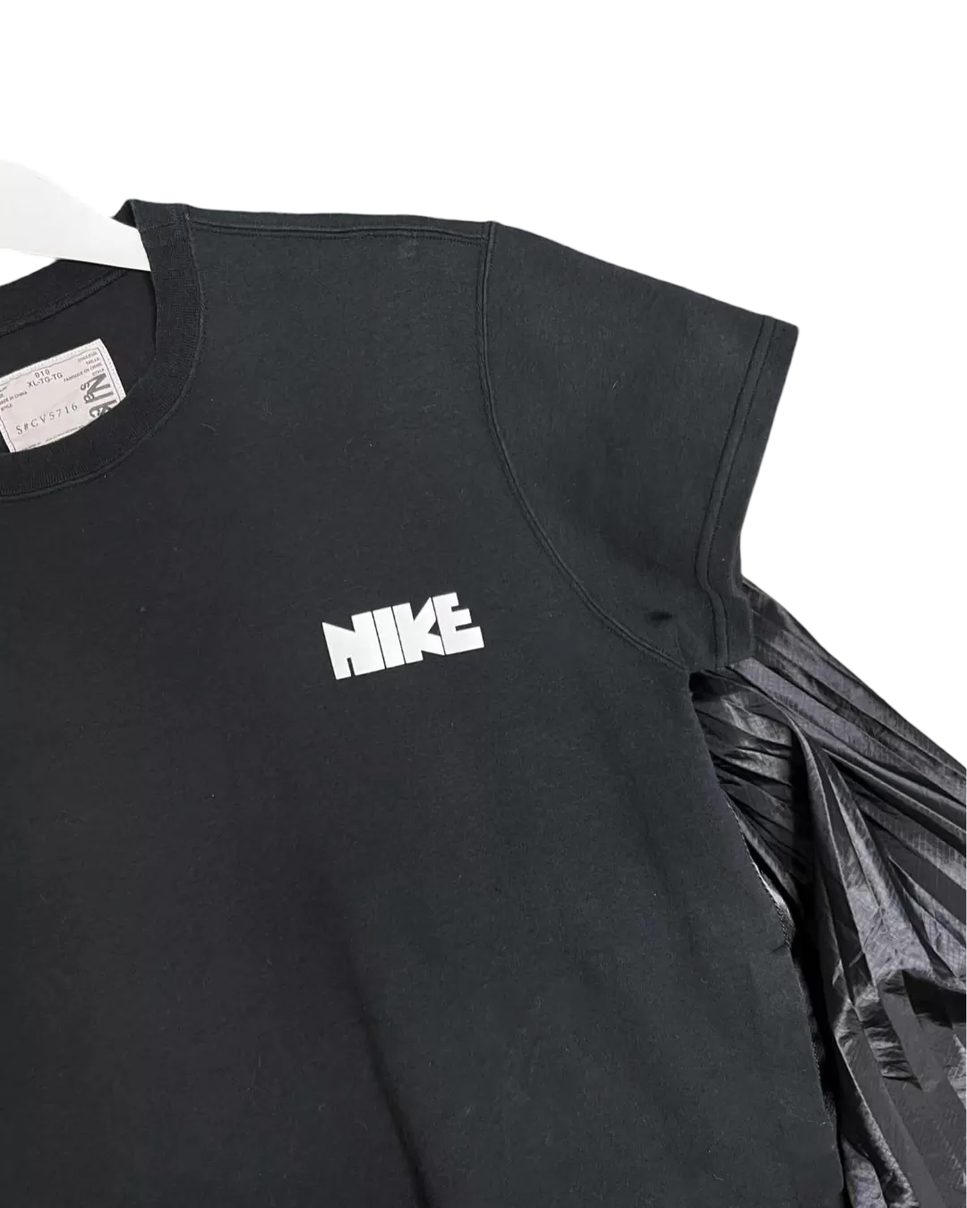 Size XL - Nike X Sacai Black Top